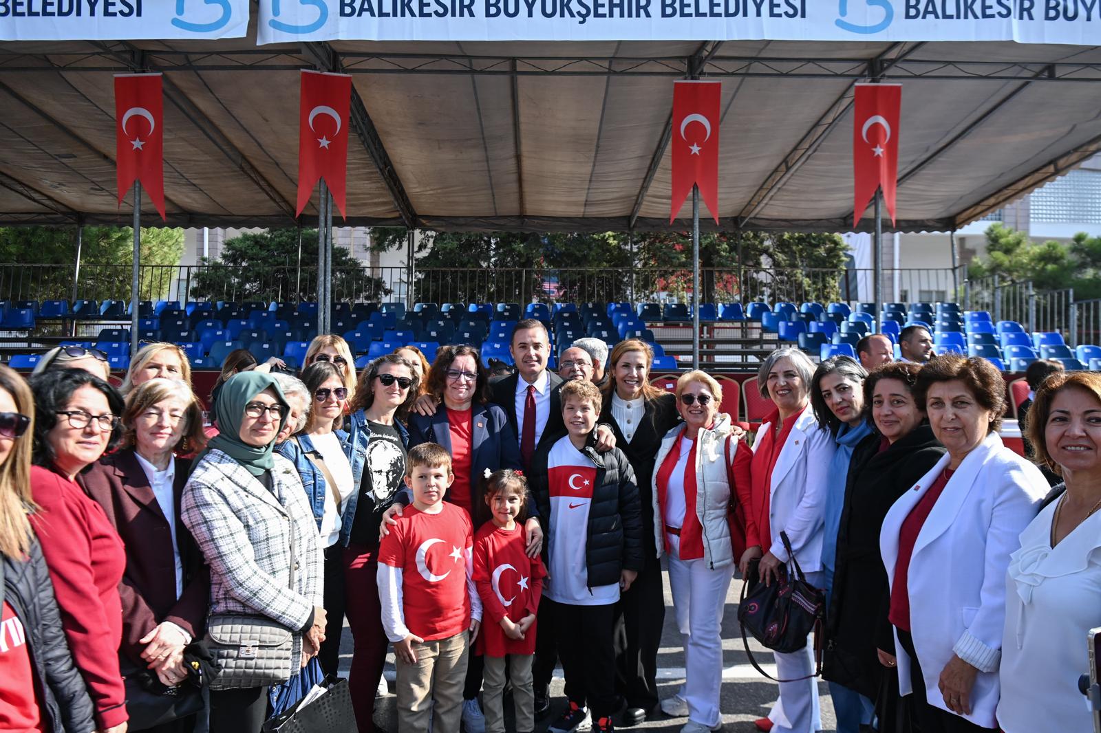 BALIKESİR CUMHURİYET’İ KUTLADI