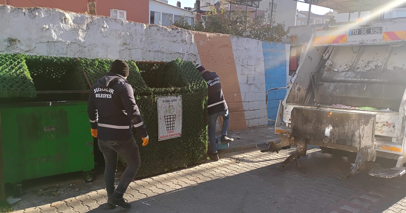 Susurluk Belediyesi ekipleri, ilçede