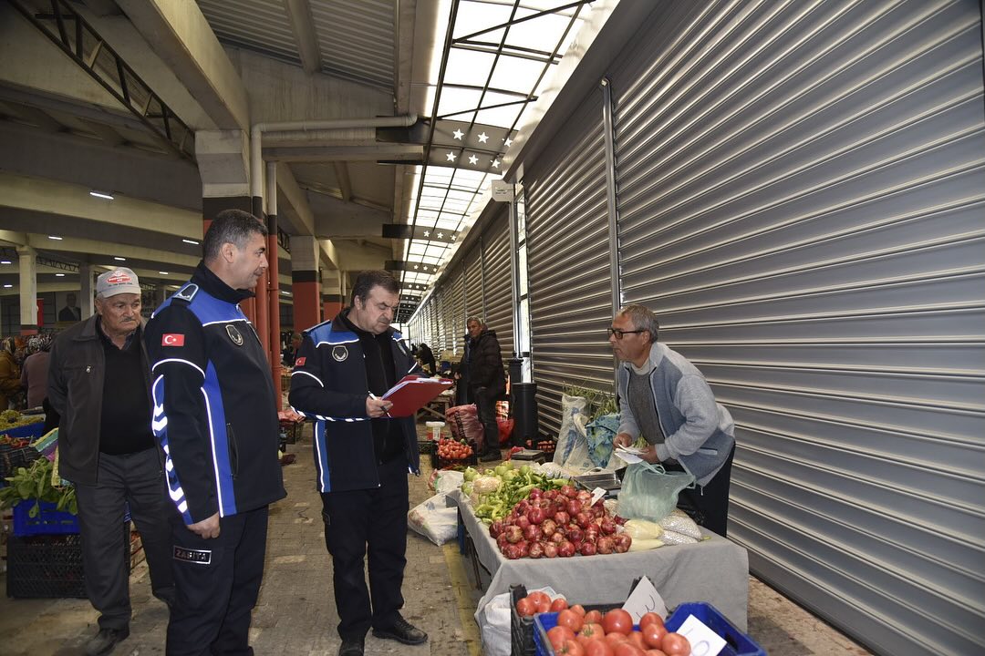 Dursunbey Belediyesi zabıta ekipleri,