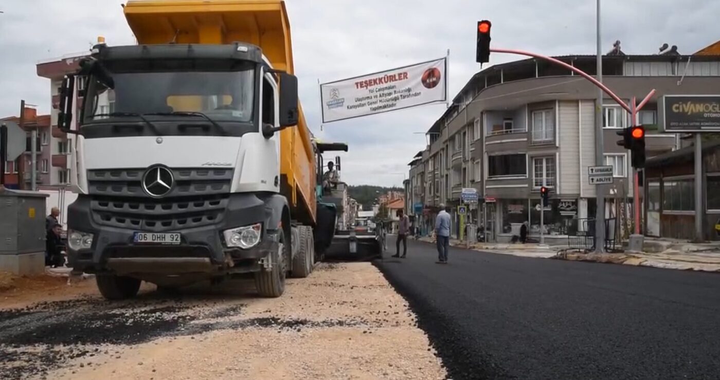 Dursunbey Belediyesi ekipleri, ilçede