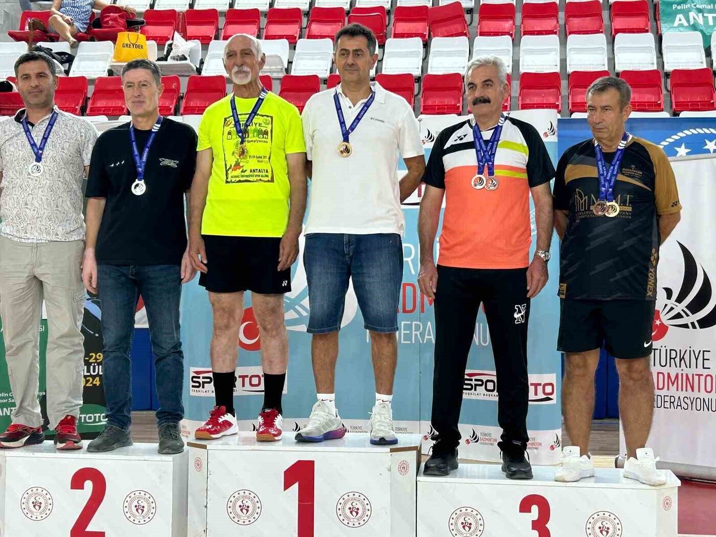 Veteran Badminton Şampiyonasına katılan