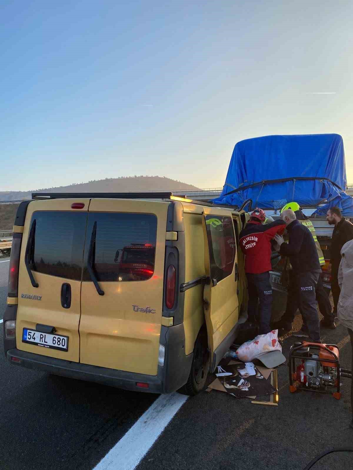 Balıkesir’de otoyolda trafik kazası: 3 yaralı