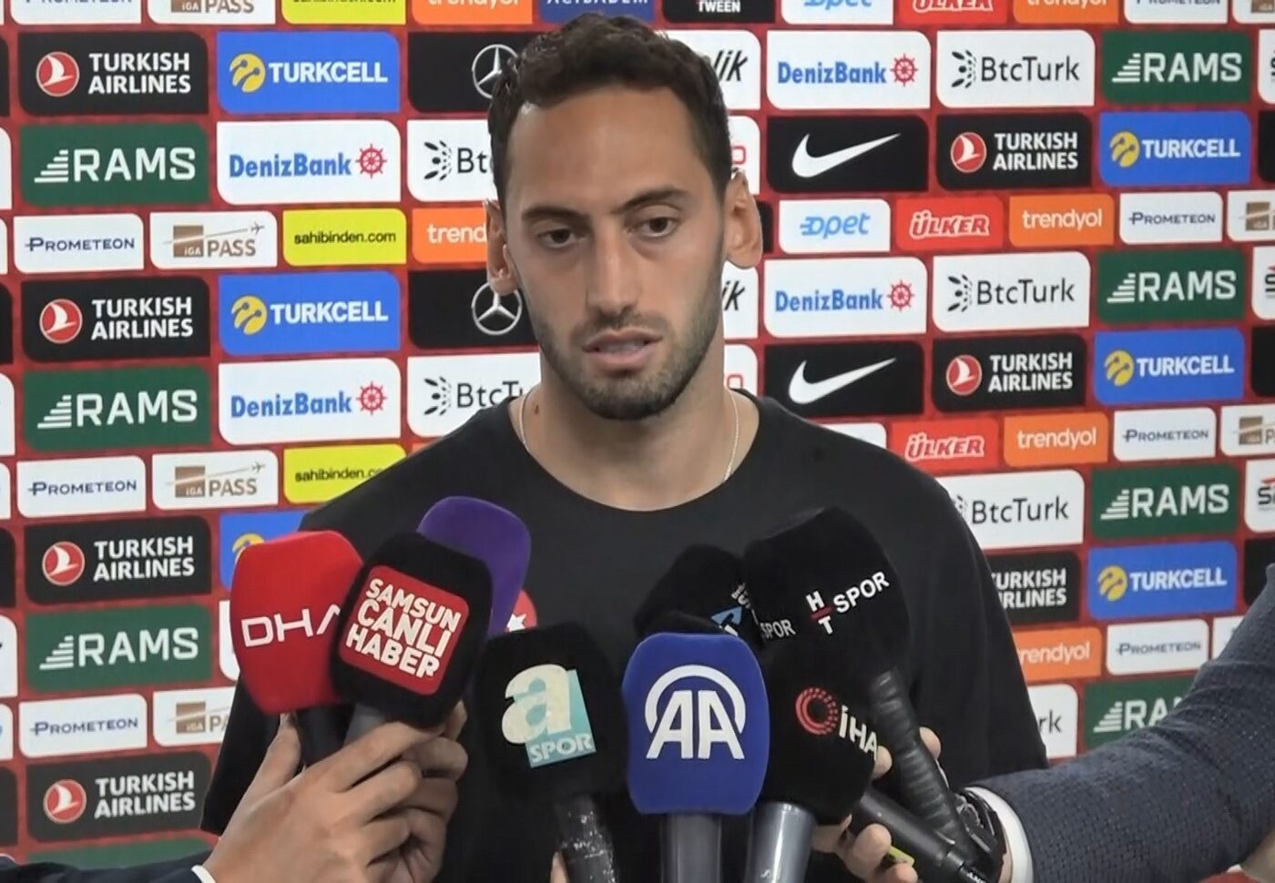 Hakan Çalhanoğlu: “Gruptan çıkma şansımızı yüzde 90 görüyorum”