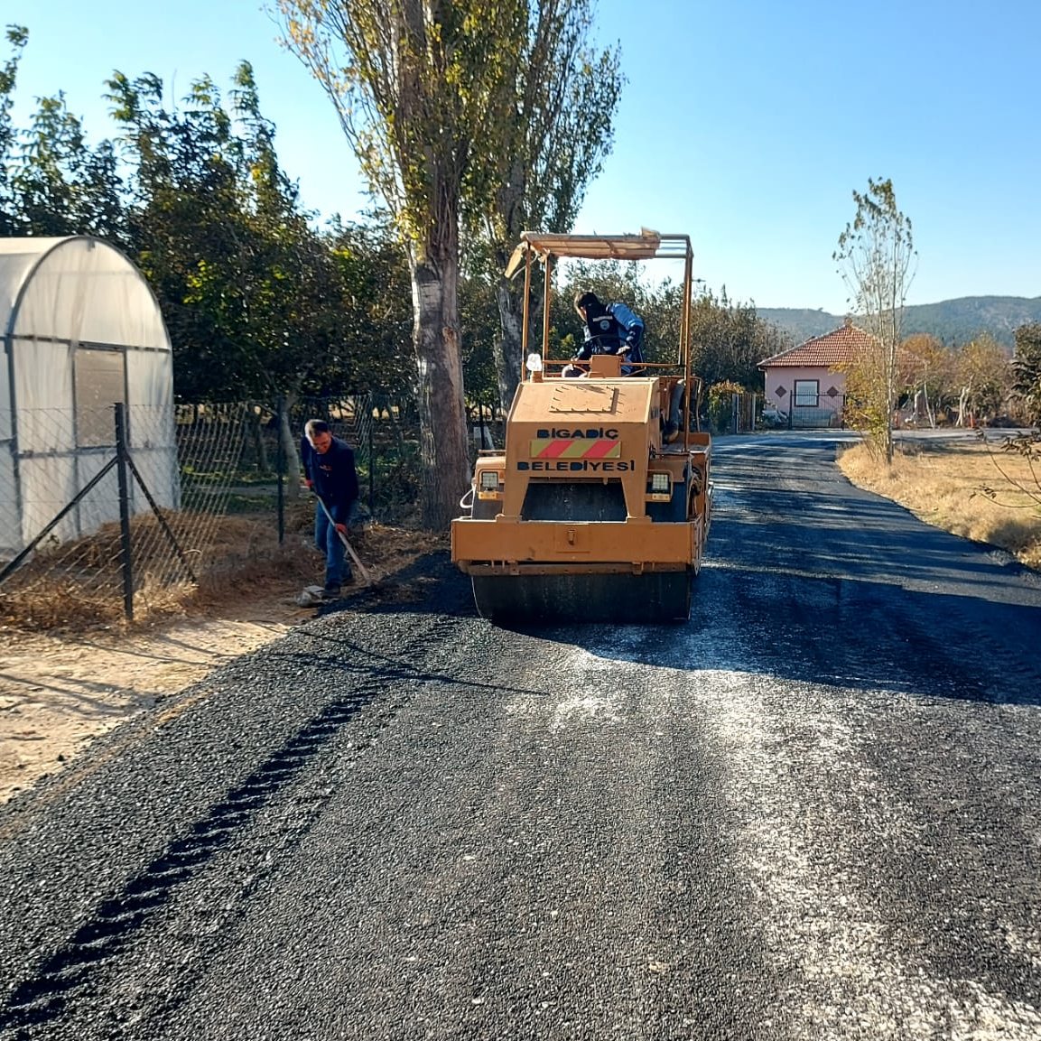 Bigadiç'te belediye ekipleri bozulan