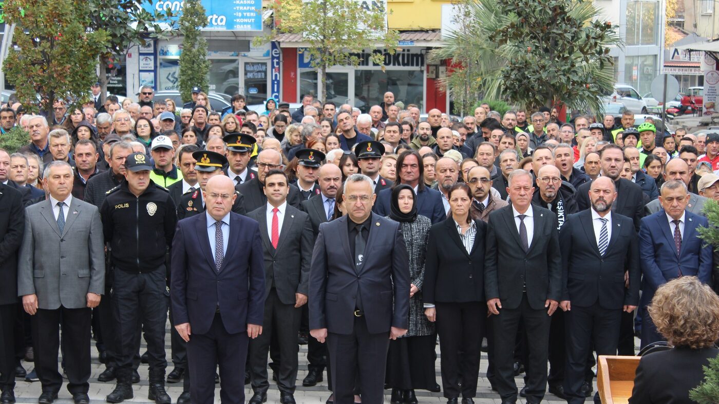 Susurluk'ta 10 Kasım Atatürk'ü