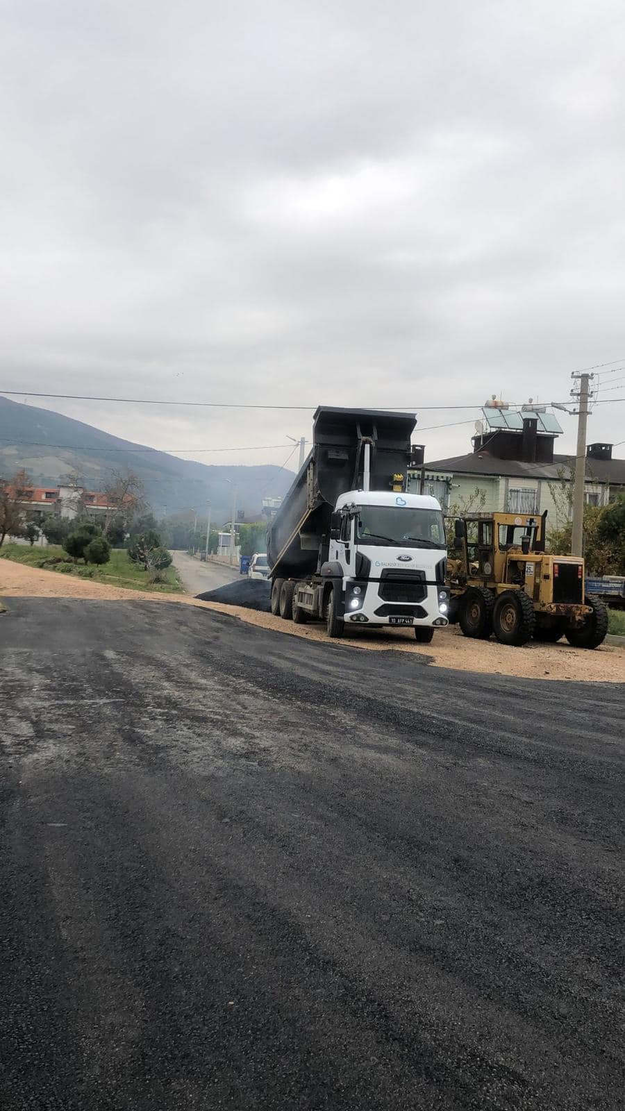 Erdek Belediyesi ekipleri, ilçede kanalizasyon çalışmalarını sürdürüyor