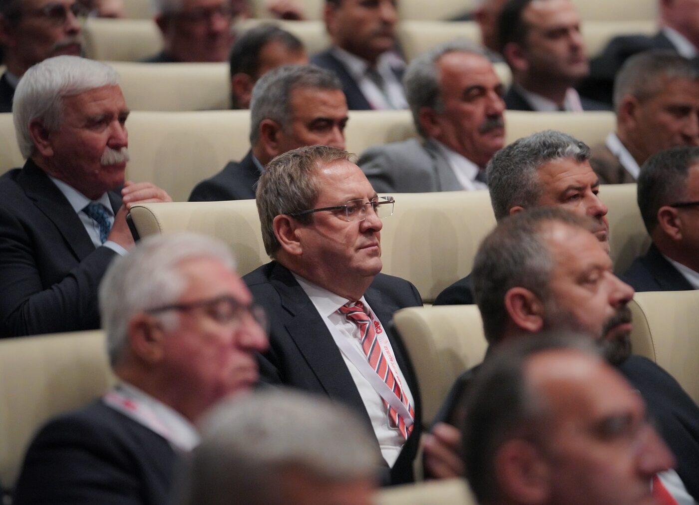 BAŞKAN ERGİN DE TOPLANTIDAYDI Ayvalık Belediye Başkan Mesut Ergin, belediye başkanları toplantısına katıldı