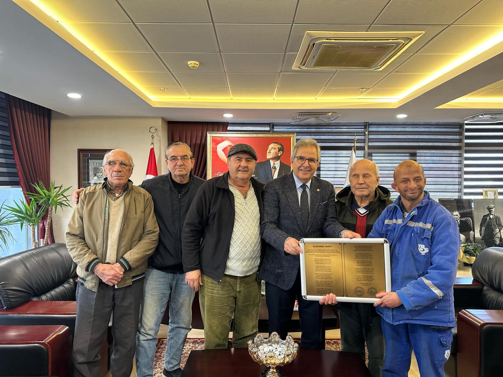 Bandırma Belediye Başkanı Dursun Mirza, Bandırma Bedensel Engelliler Derneği'ni ağırladı

