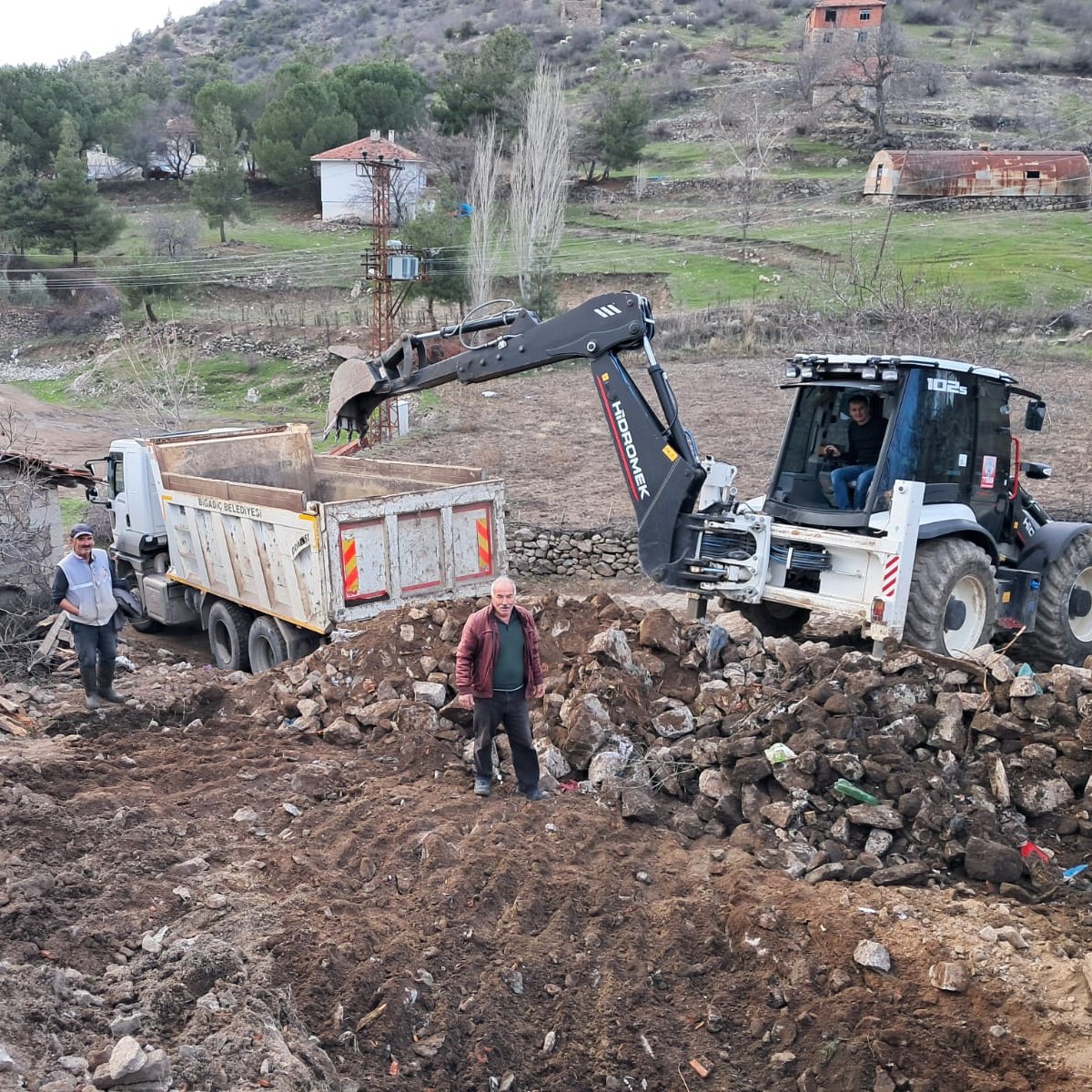 Bigadiç Belediyesi ekipleri, ilçede