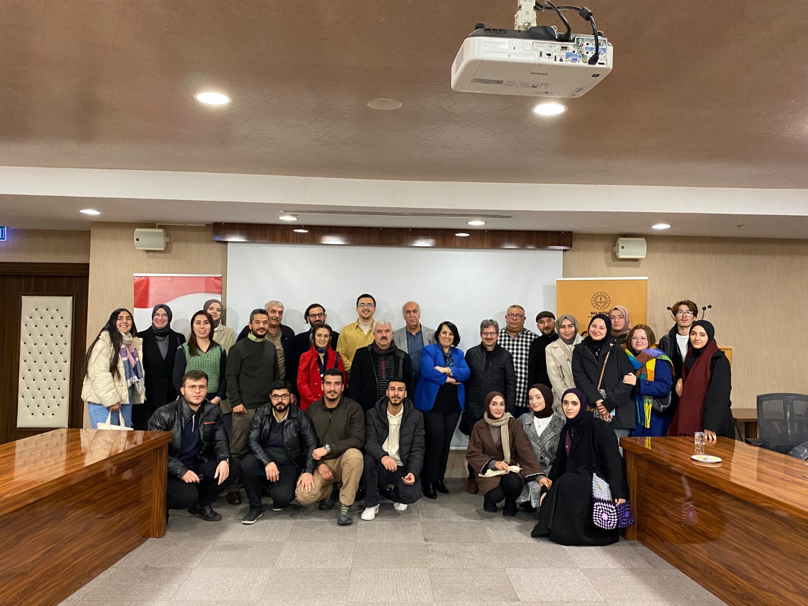 BALIKESİR ÖĞRETMEN AKADEMİLERİ’NDEN EDEBİYAT ETKİNLİĞİ İl Millî Eğitim Müdürlüğü koordinesinde yürütülen Öğretmen Akademileri'nin Edebiyat Akademisinin