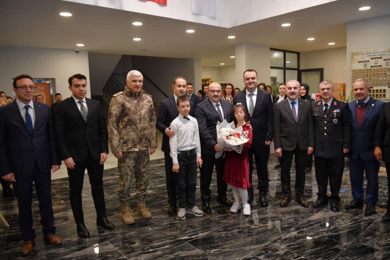 Bandırma Hicri Ercili Özel Eğitim Uygulama Okulu öğrencilerin yeteneklerini sergilediği