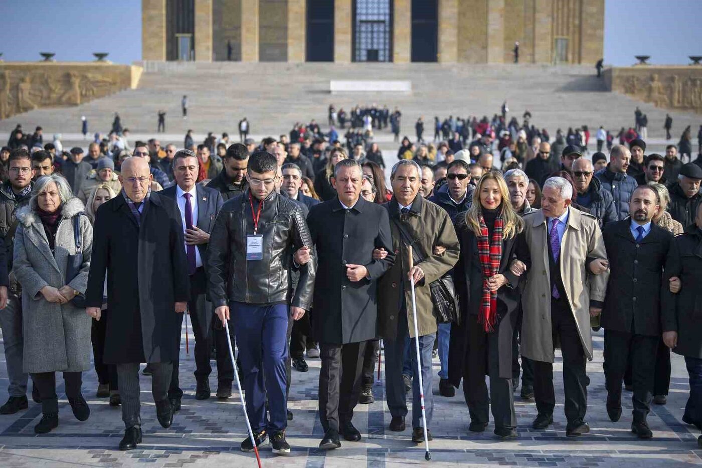 Cumhuriyet Halk Partisi (CHP) Genel Başkanı Özgür Özel ve engellilerden