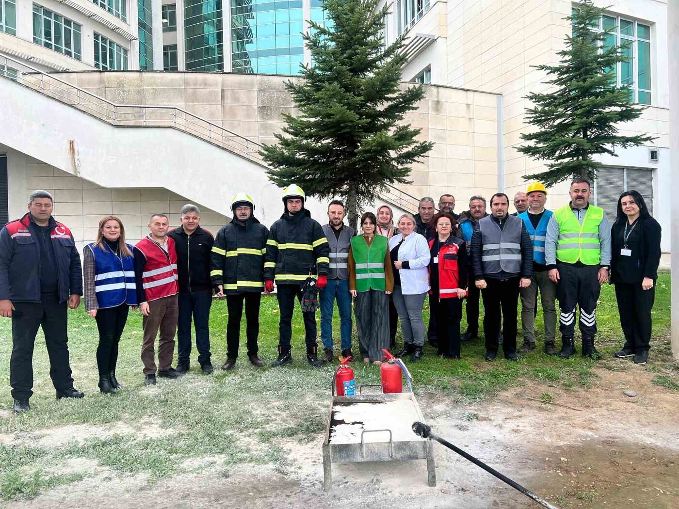 Ordu’nun Ünye Devlet Hastanesi’nde personellere yangın tatbikatı ve can güvenliği