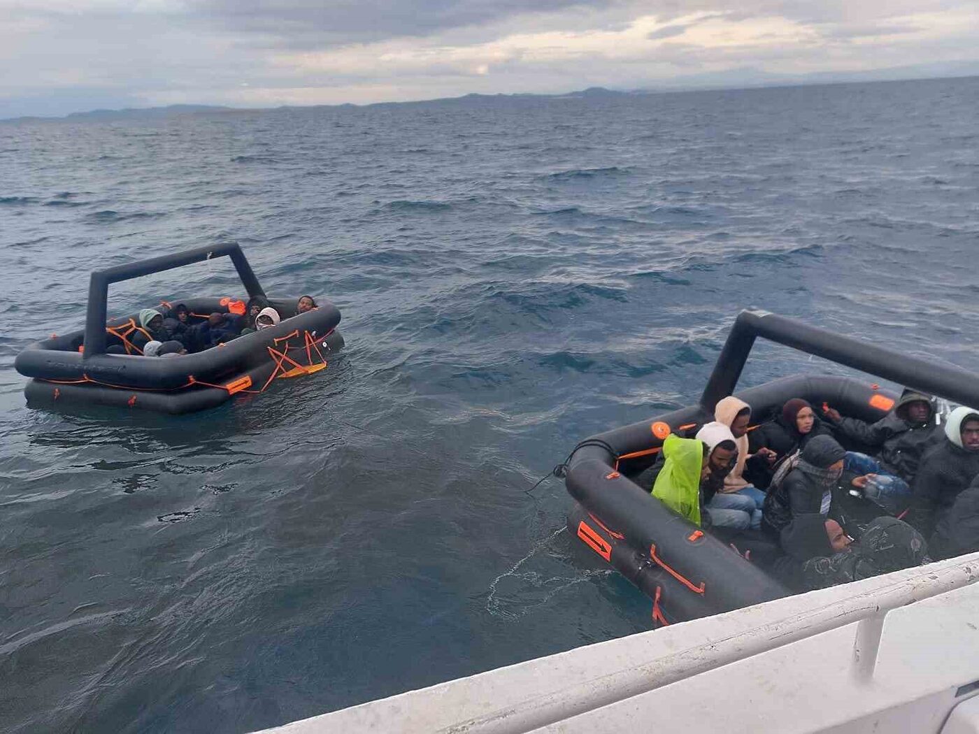 Balıkesir’in Ayvalık ilçesi açıklarında, gerçekleştirilen iki ayrı operasyonda Yunanistan unsurları