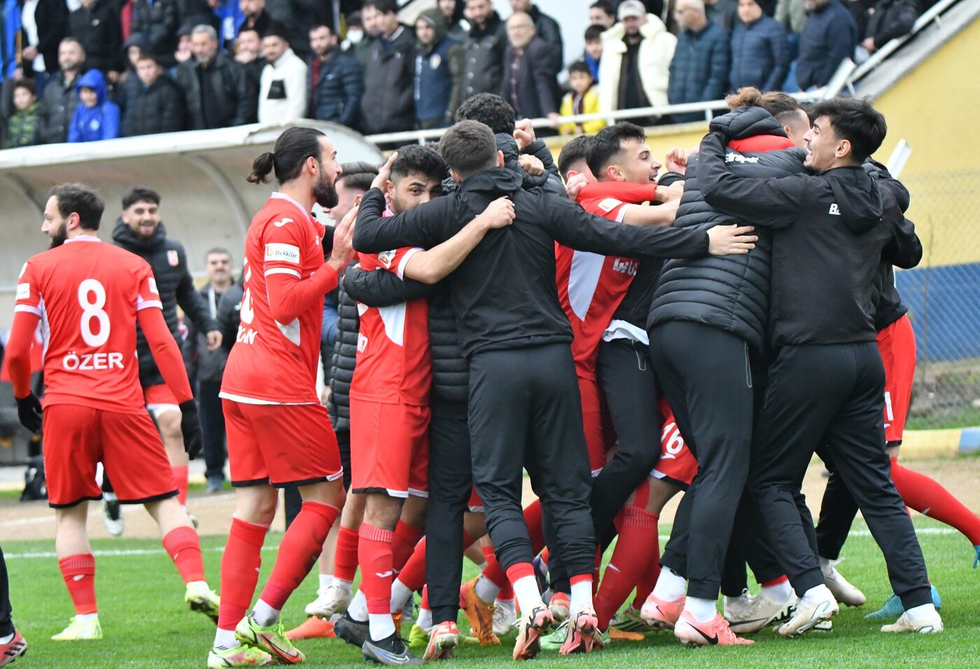 TFF 3. Lig 2. Grup’ta şampiyonluk mücadelesi veren Balıkesirspor, ligin