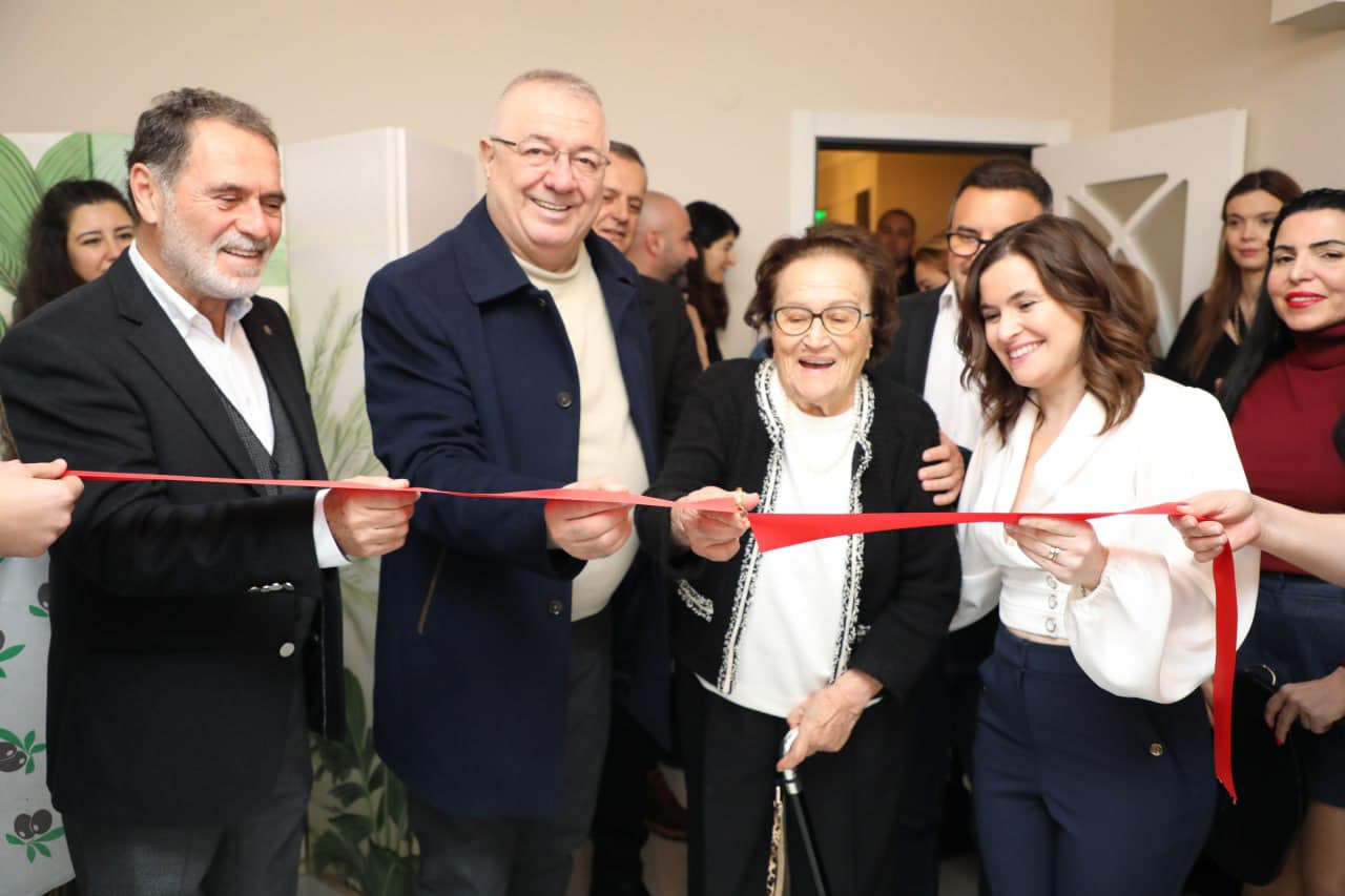 Edremit Belediye Başkanı Mehmet Ertaş, Sağlıklı Yaş Alma Kliniği’nin açılışını