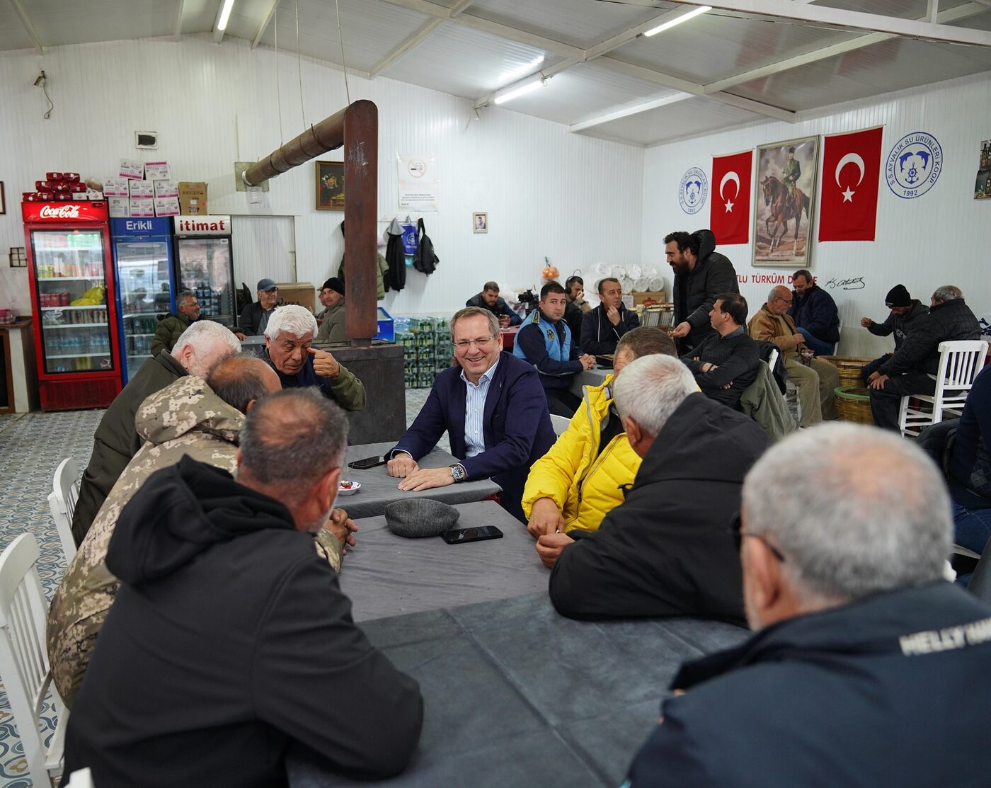 Ayvalık Belediye Başkanı Mesut Ergin, Cunda Adası'nda vatandaşlarla buluştu.