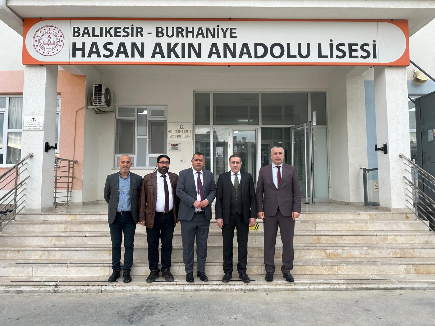 Burhaniye Kaymakamı İlyas Memiş, okul ziyaretleri kapsamında Hasan Akın Anadolu