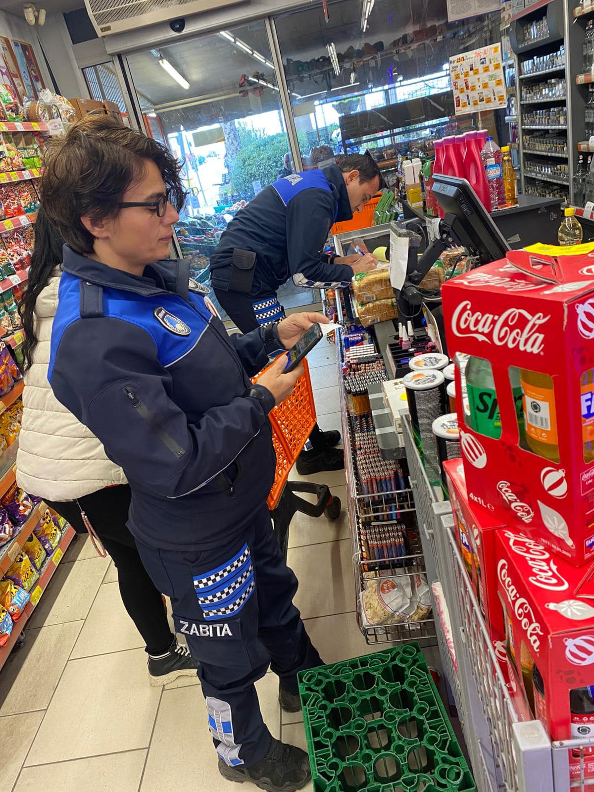 Erdek'te zabıta ekipleri denetimlerini aralıksız sürdürüyor.