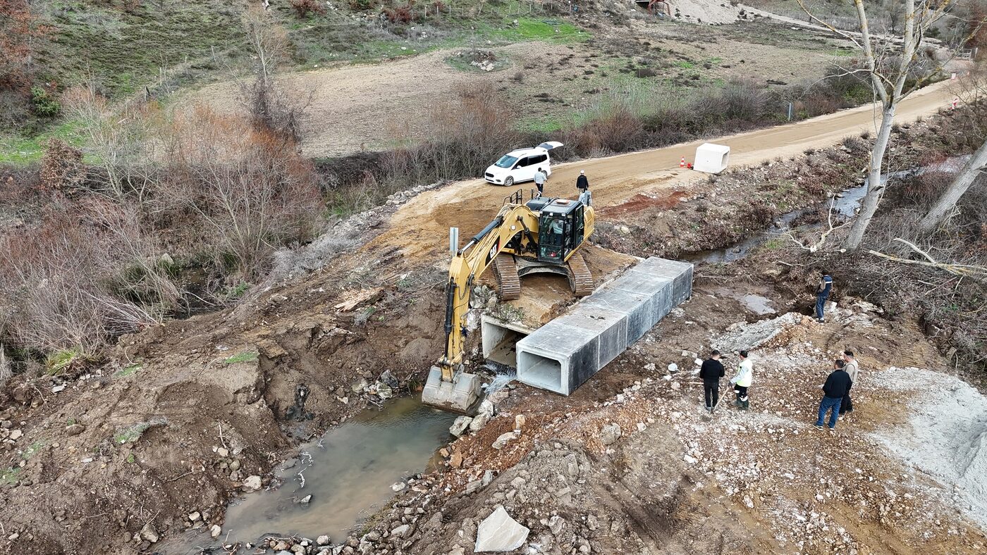 Balya'da çöken köprü sonrası oluşan ulaşım sıkıntısı çözüme kavuşturulacak.