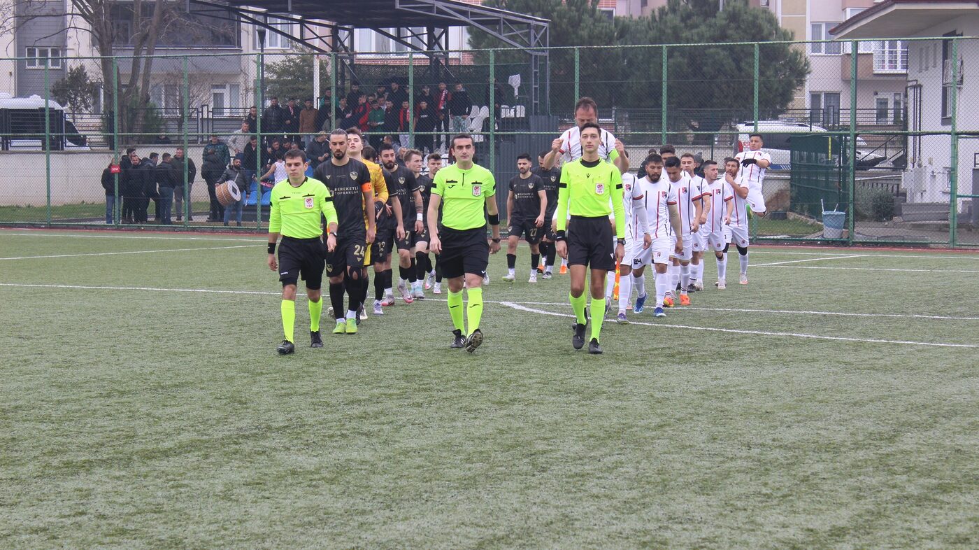 Bereketli Topraklar Susurlukspor - Manyas Belediyespor maçı 2-2 berabere bitti.