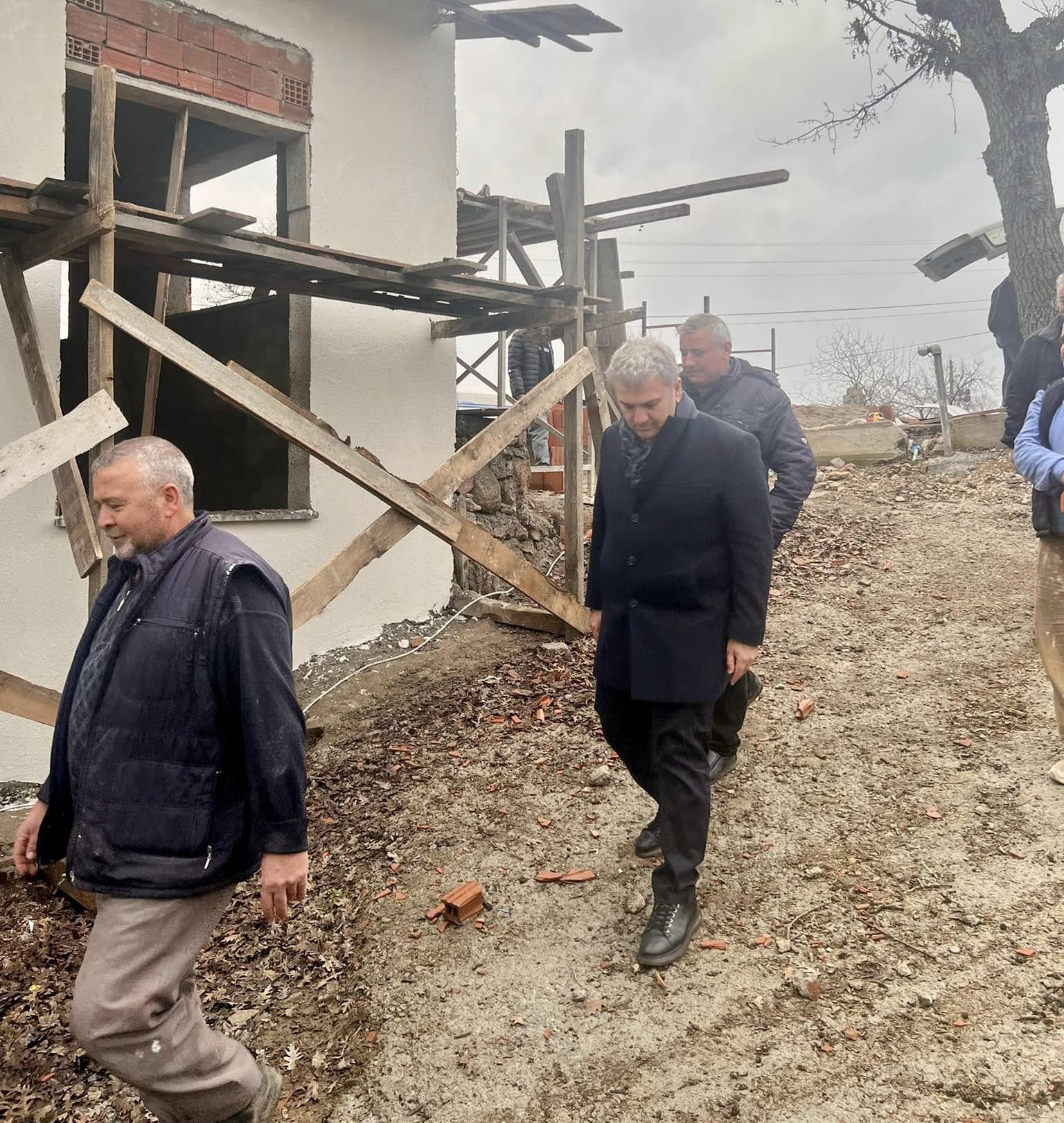 AK Parti Balıkesir Milletvekili Mustafa Canbey, İvrindi'de incelemelerde bulundu.