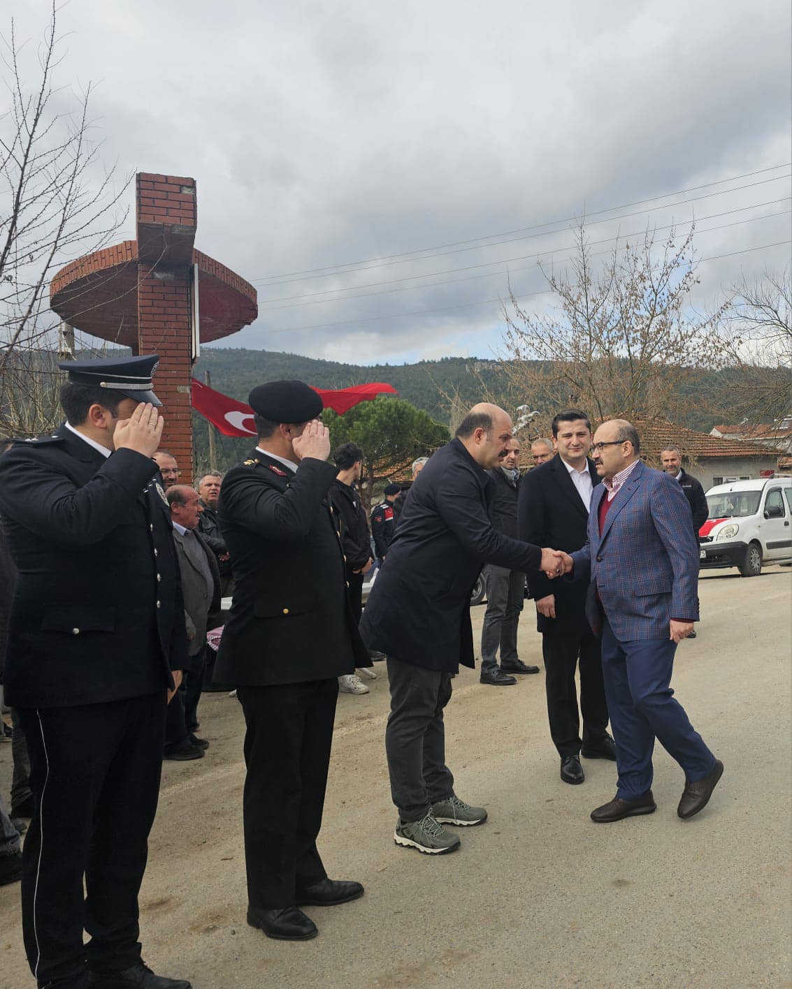 İvrindi'de Şehit Polis Memuru Emirhan Aramış’ın ailesi ziyaret edildi.