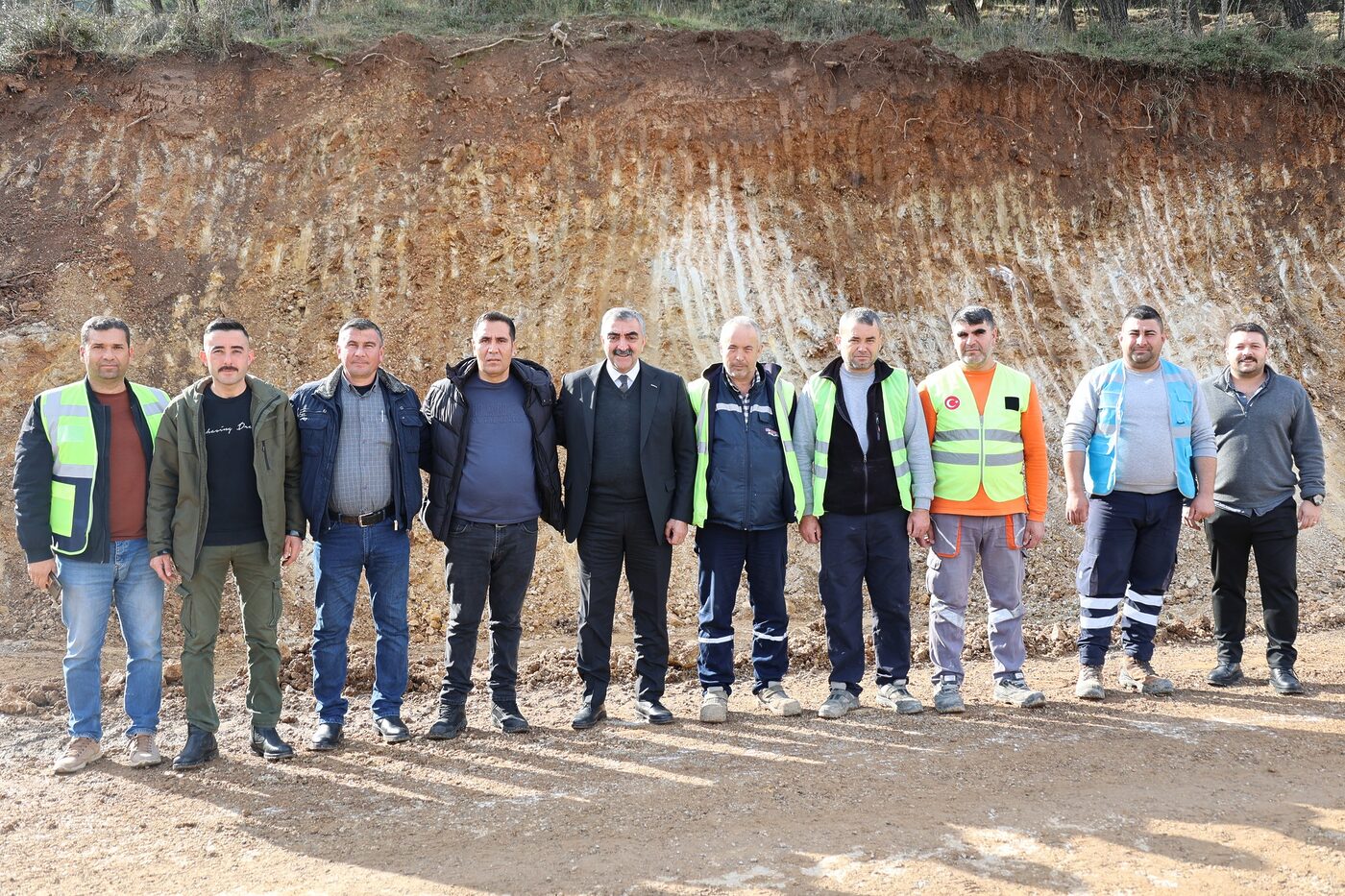 Balya Belediye Başkanı Orhan Gaga, ilçede devam eden çalışmaları yerinde