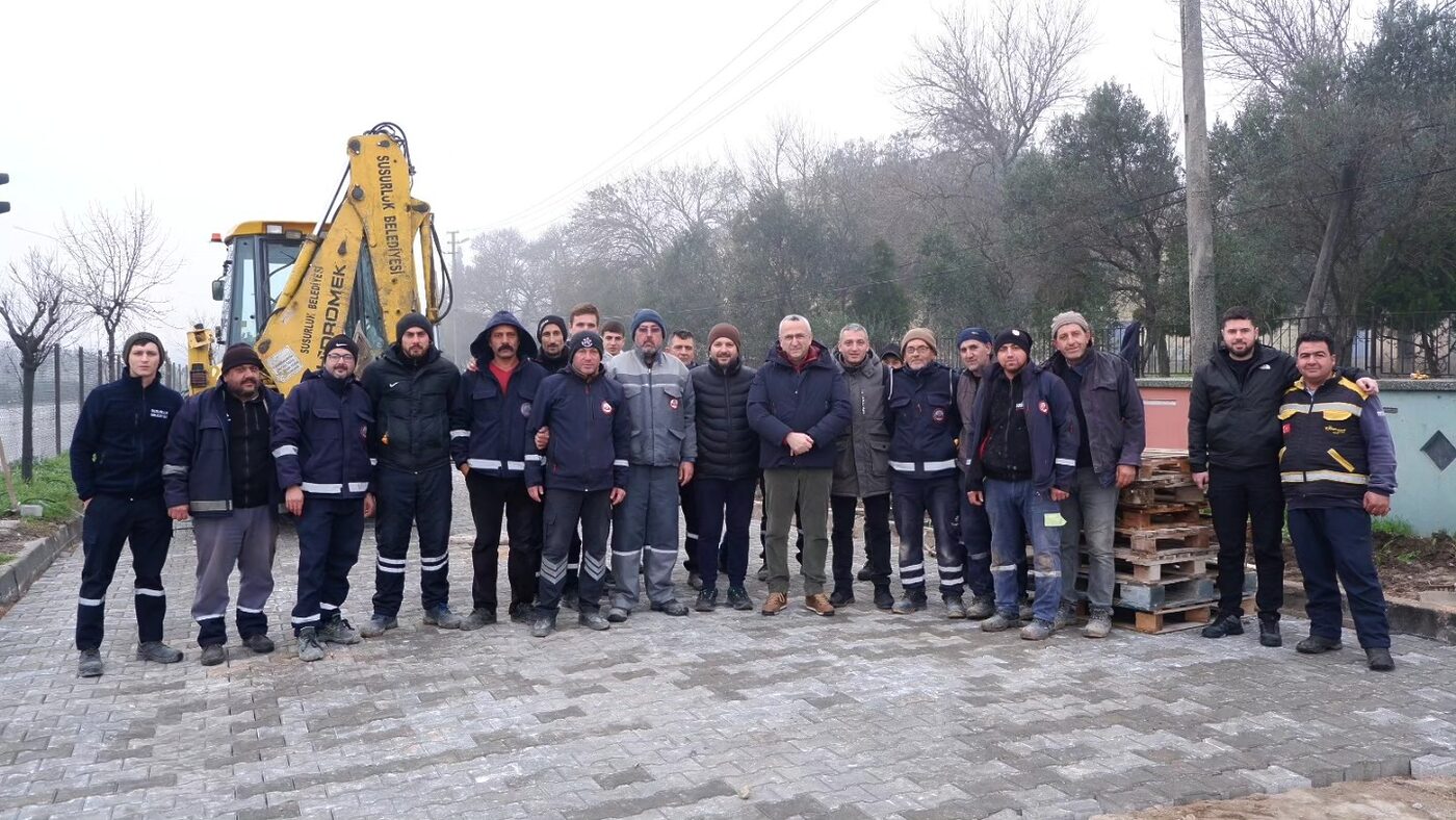 Susurluk Belediye Başkanı Hakan Yıldırım Semizel, yol yenileme çalışmalarını inceledi.