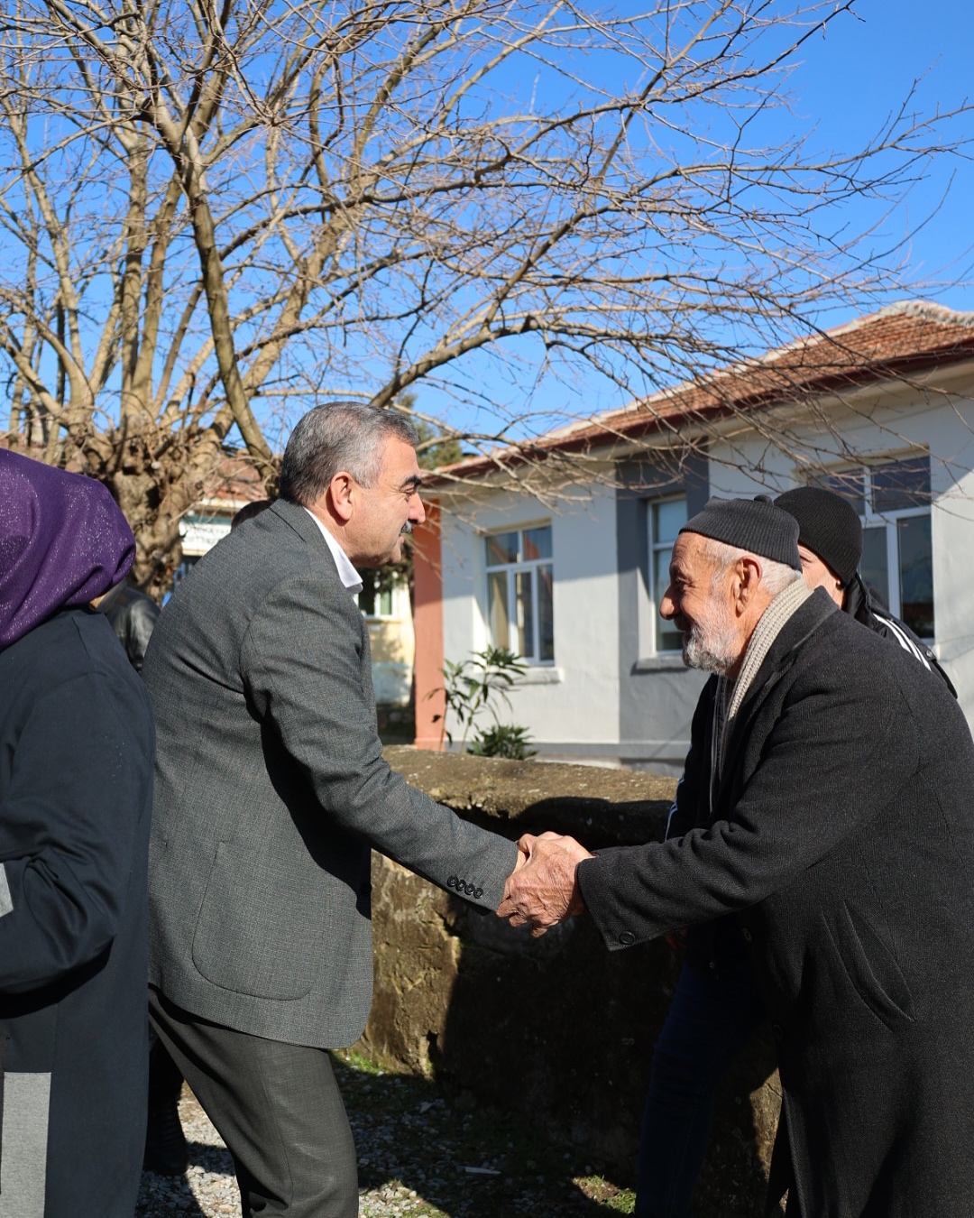 Balya Belediye Başkanı Orhan Gaga, düzenlenen hayır yemeğine katıldı.