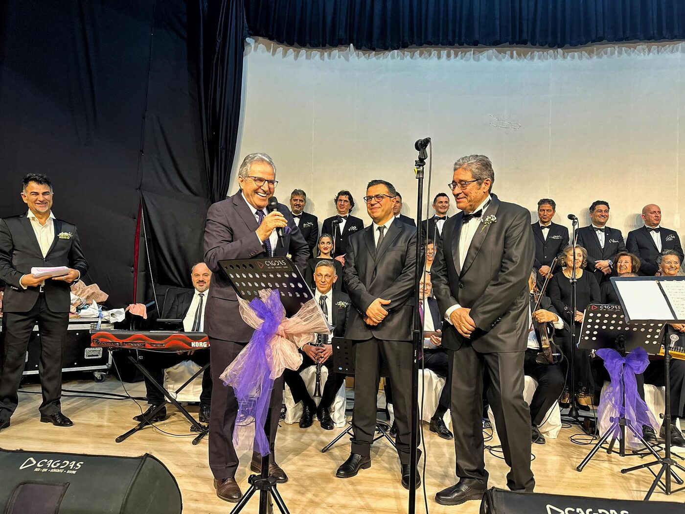 Bandırma Belediye Başkanı Dursun Mirza, Türk Sanat Müziği konserine katıldı.