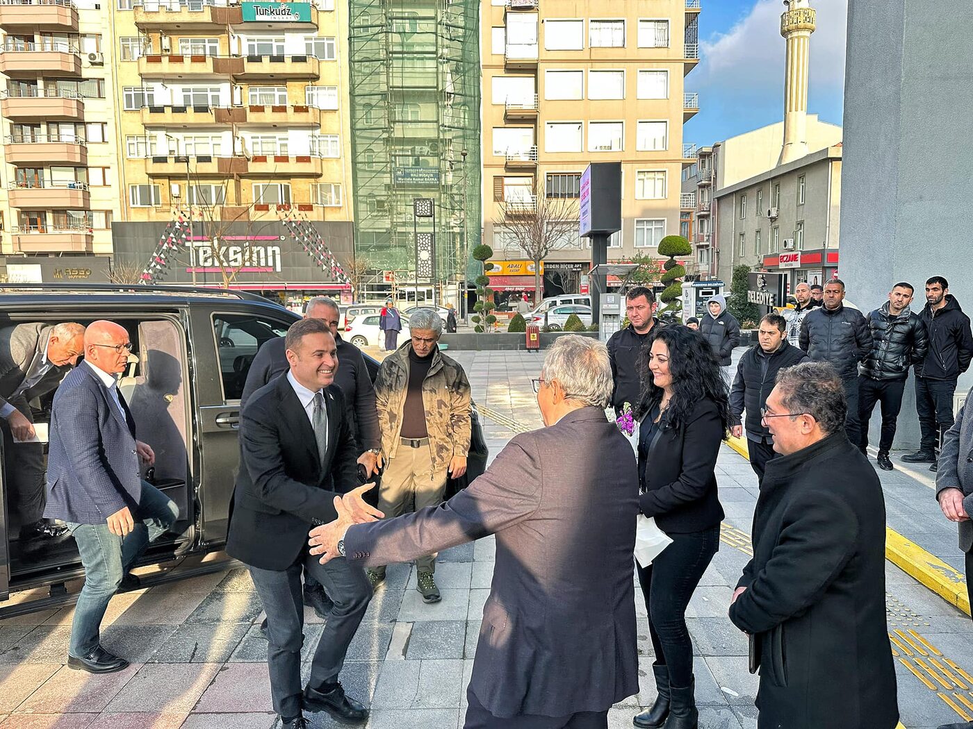 Bandırma Belediye Başkanı Dursun Mirza, Büyükşehir Belediye Başkanı Ahmet Akın'ı