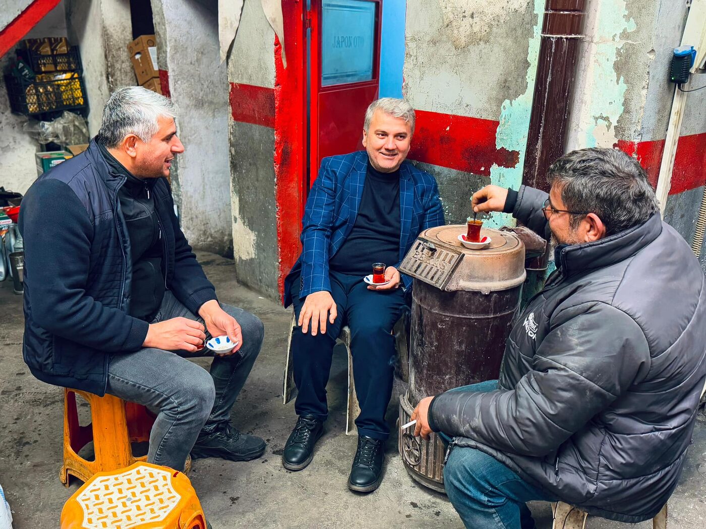 AK Parti Balıkesir Milletvekili Mustafa Canbey, sanayi esnafını ziyaret etti.