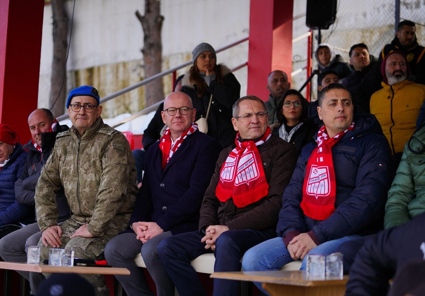 Ayvalık Belediye Başkanı Mesut Ergin, Ayvalıkgücü Belediyespor’un maçını izledi
