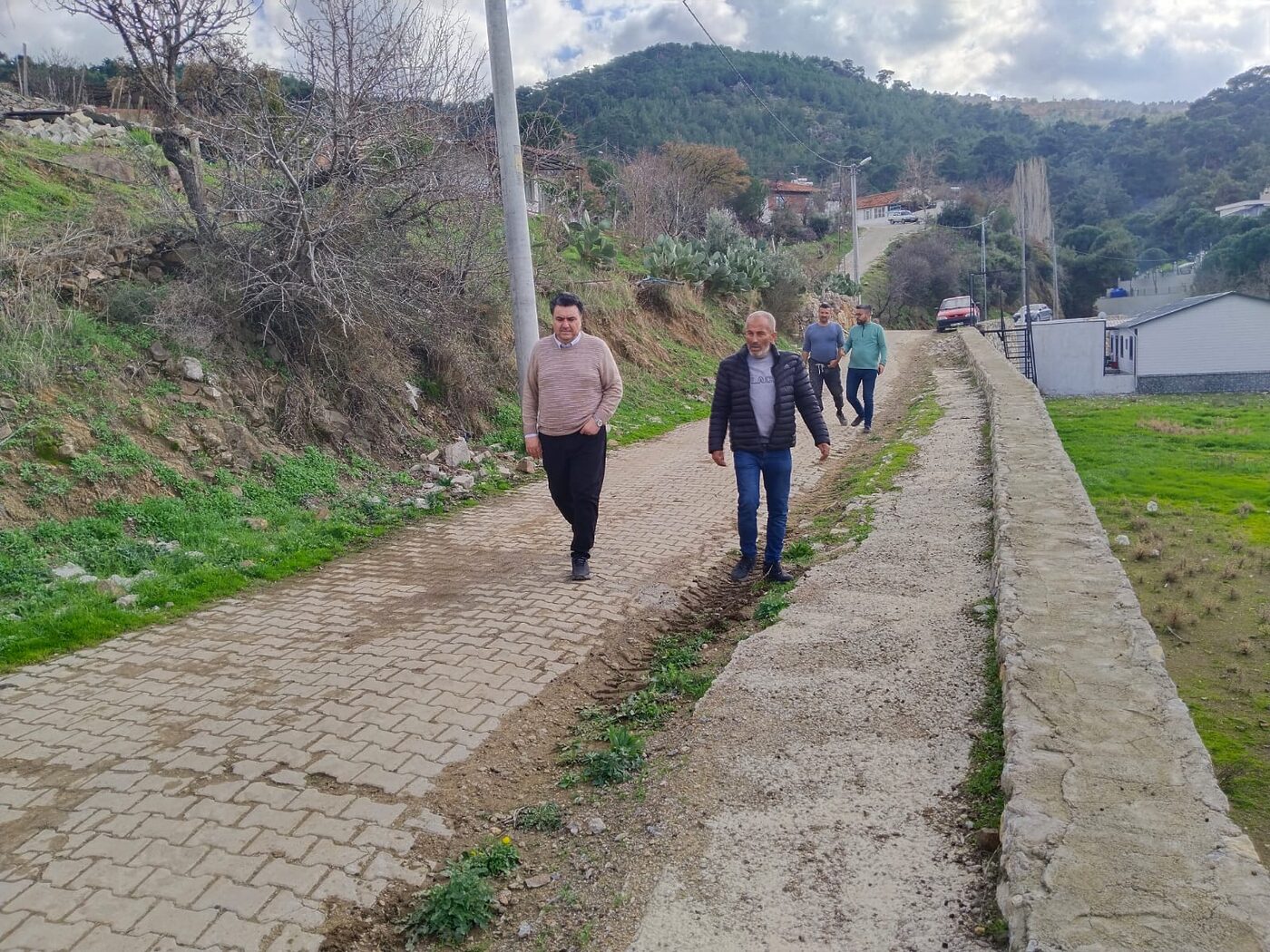 Havran Belediye Başkanı Emin Ersoy, ilçede devam eden çalışmaları yerinde