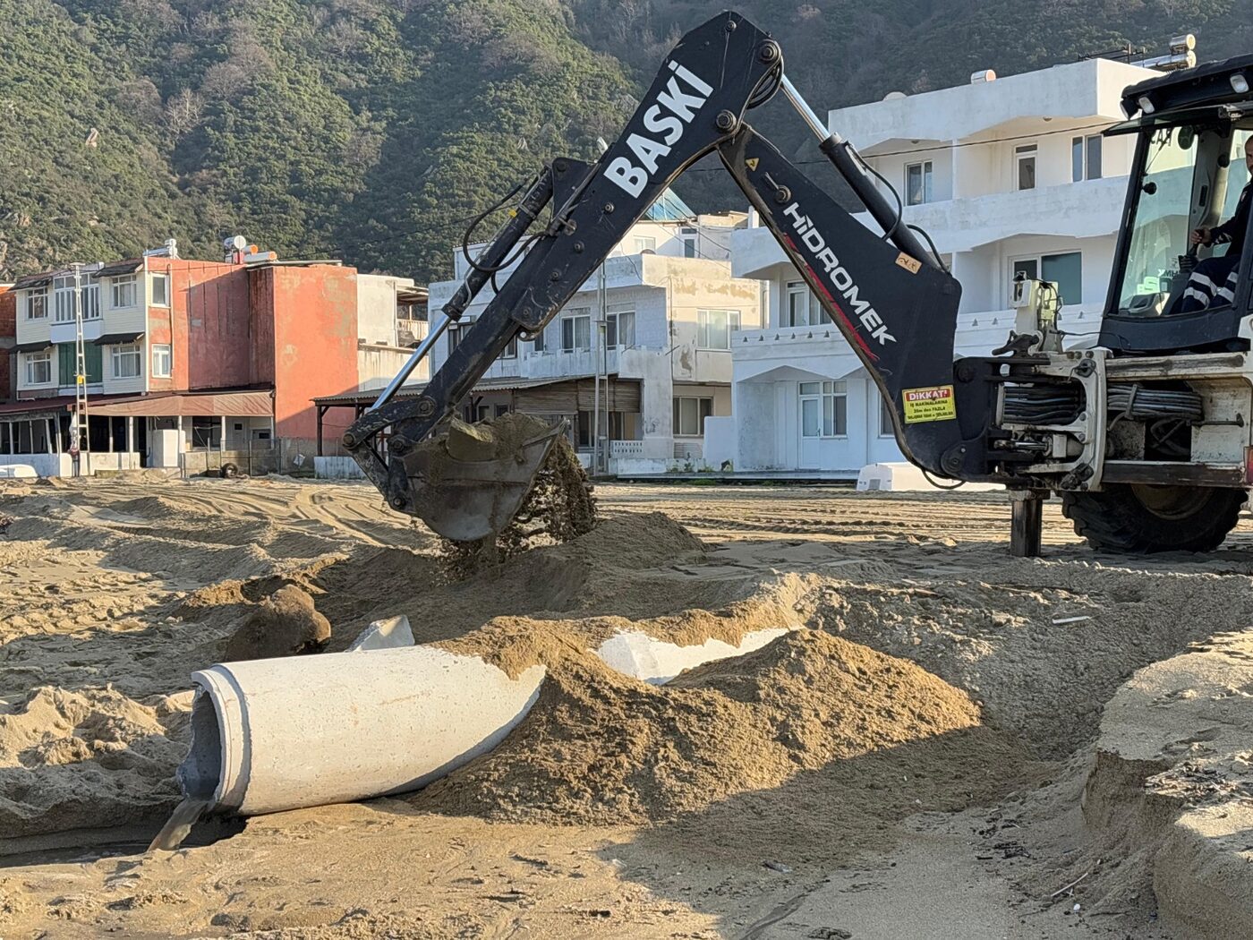 Balıkesir Büyükşehir Belediyesi’ne bağlı BASKİ ekipleri, Erdek ilçesi Ormanlı Mahallesi’nde