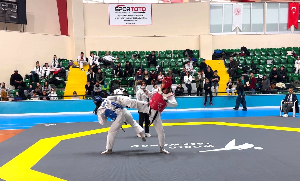 Balıkesir Taekwondo Gençler ve Büyükler İl Birinciliği müsabakaları Turgut Solak