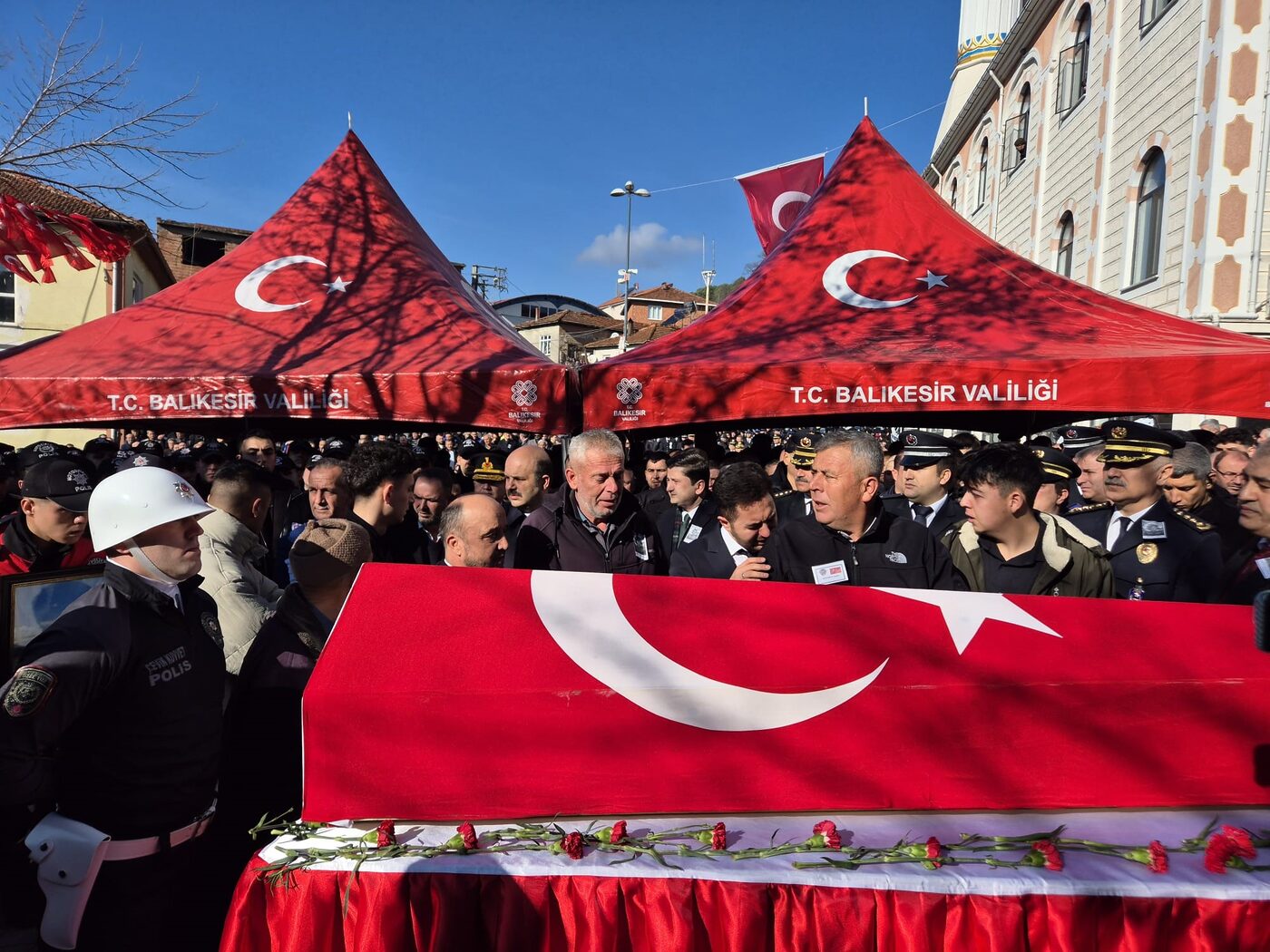 İstanbul Eyüpsultan'da görevi başında geçirdiği kazada hayatını kaybeden şehit polis