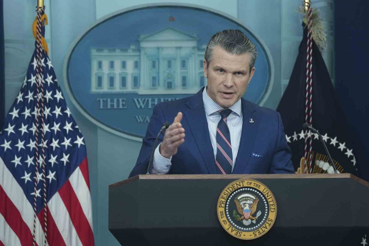 ABD Savunma Bakanı Pete Hegseth, başkent Washington DC’de yolcu uçağıyla