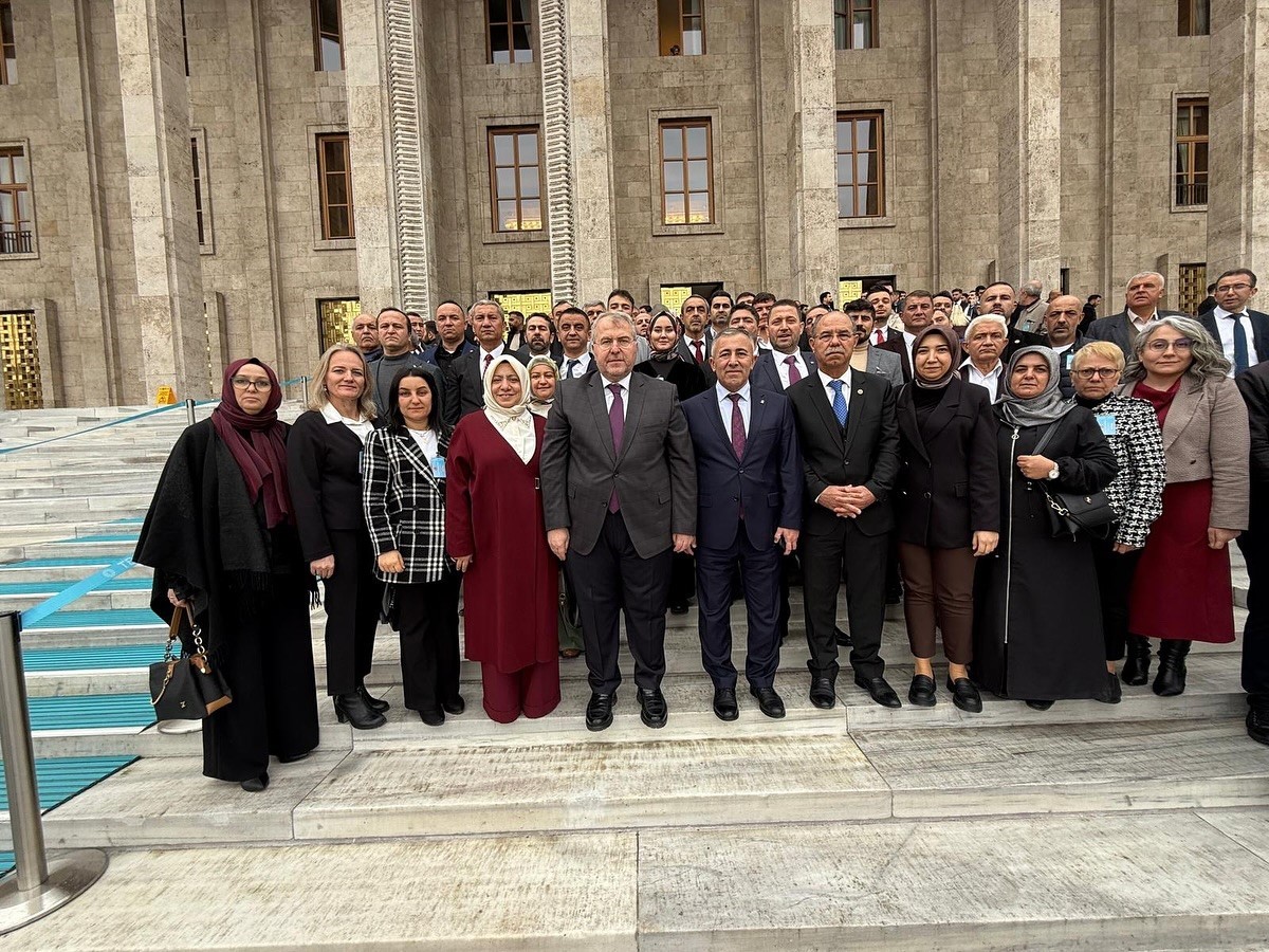 AK Parti Bilecik İl Başkanı Serkan Yıldırım ve beraberindeki çok