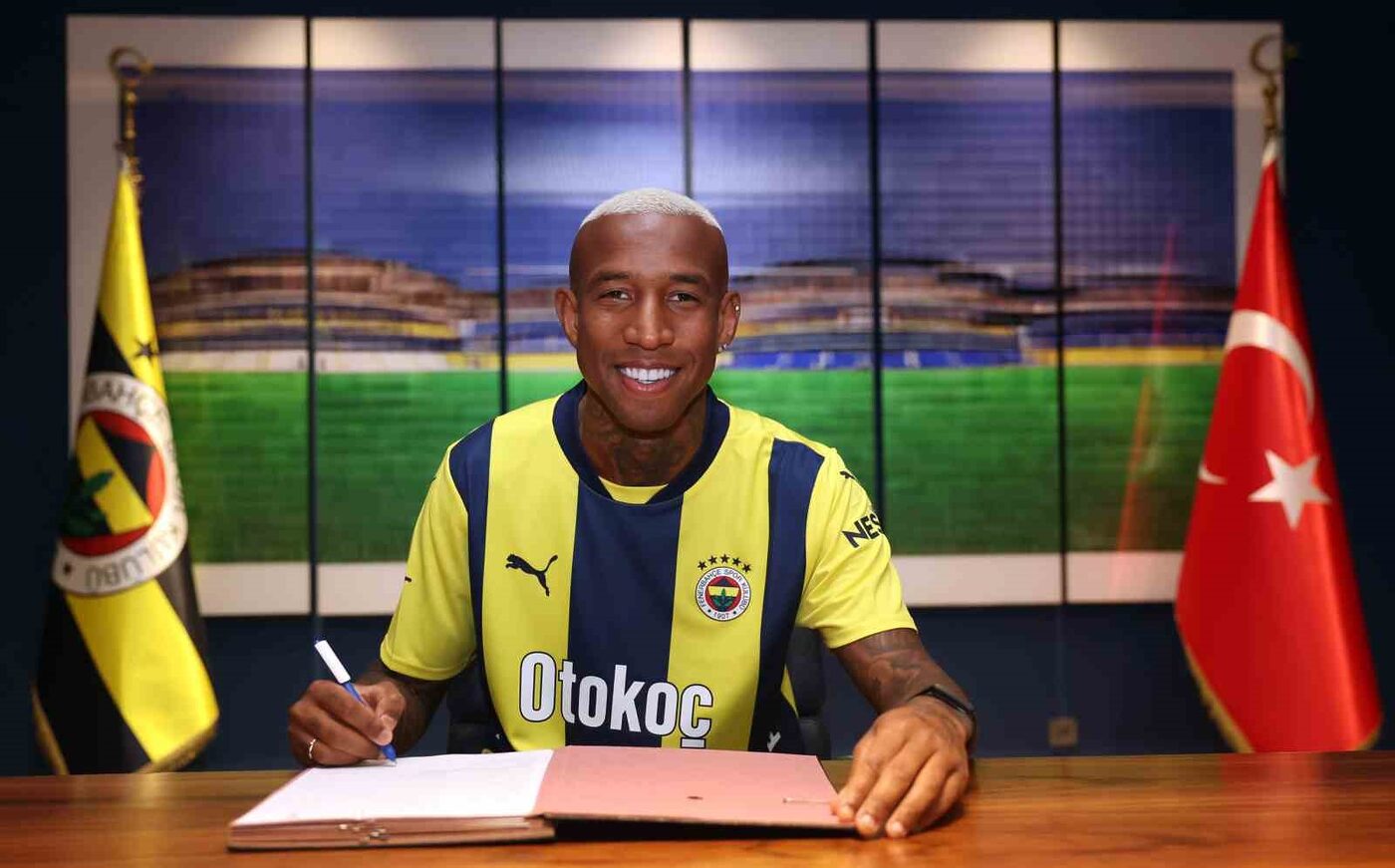 Fenerbahçe, Brezilyalı futbolcu Anderson Talisca ile 1,5 yıllık sözleşme imzaladı.