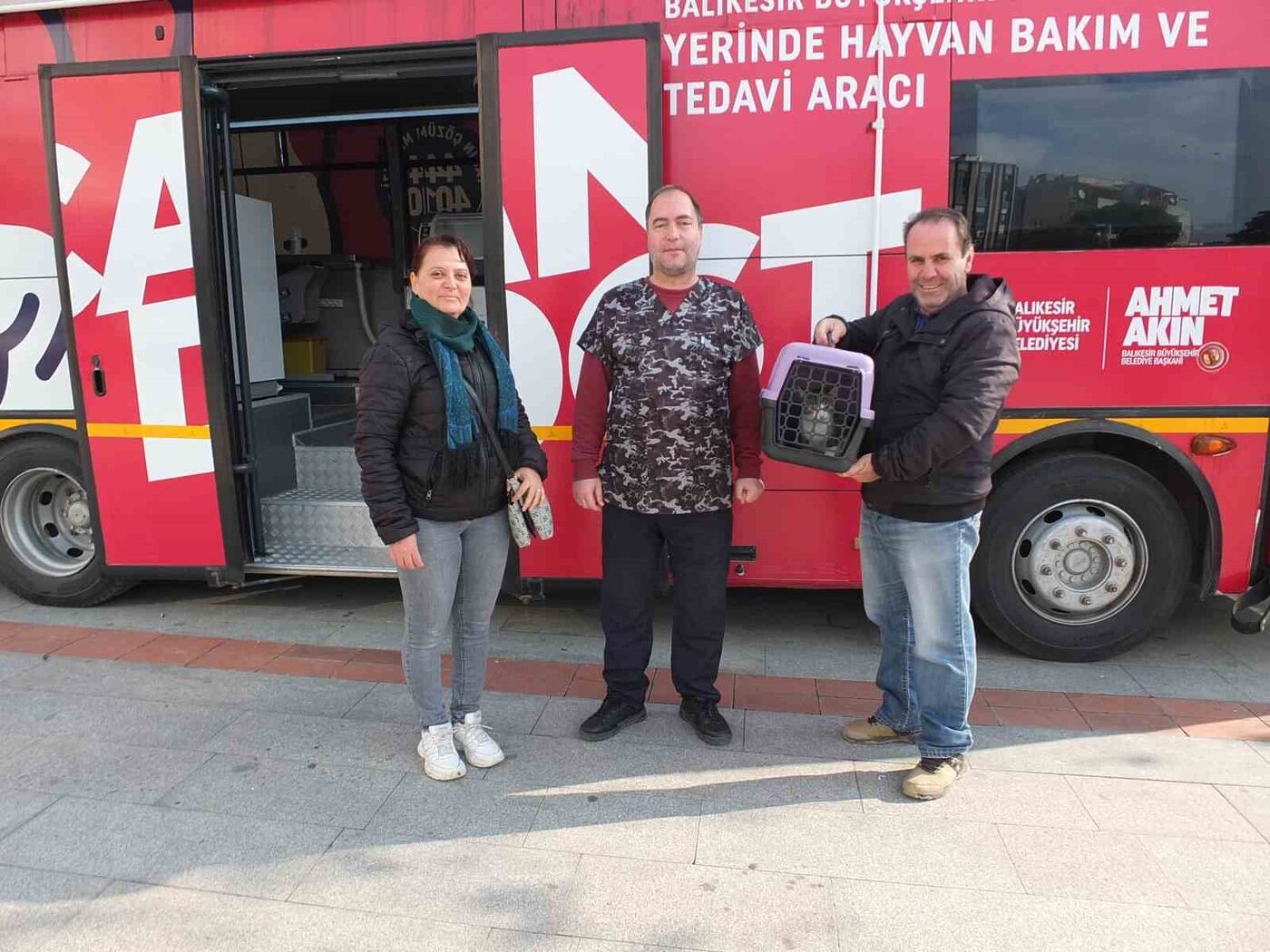 Balıkesir Büyükşehir Belediyesine ait Yerinde Hayvan Bakım ve Tedavi Otobüsü