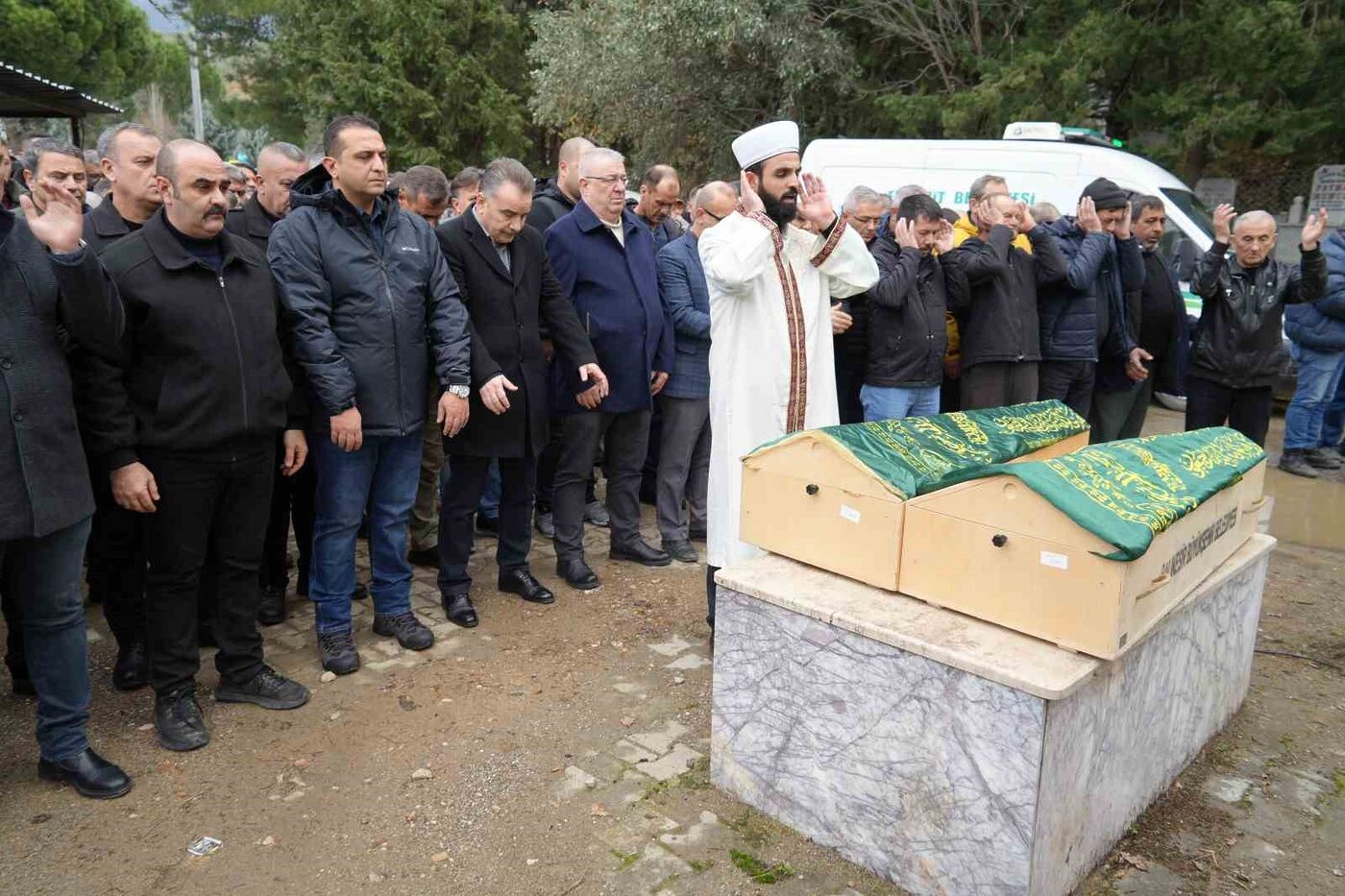 Balıkesir’in Edremit ilçesinde köy evinde çıkan yangında hayatını kaybeden 3