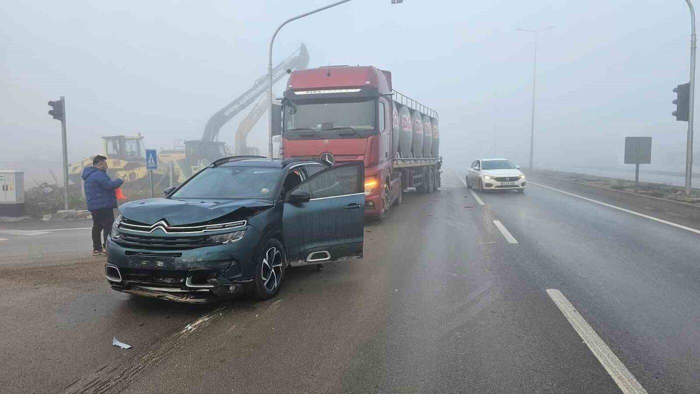 Balıkesir’in Bandırma ilçesinde sabah saatlerinde meydana gelen zincirleme trafik kazasında