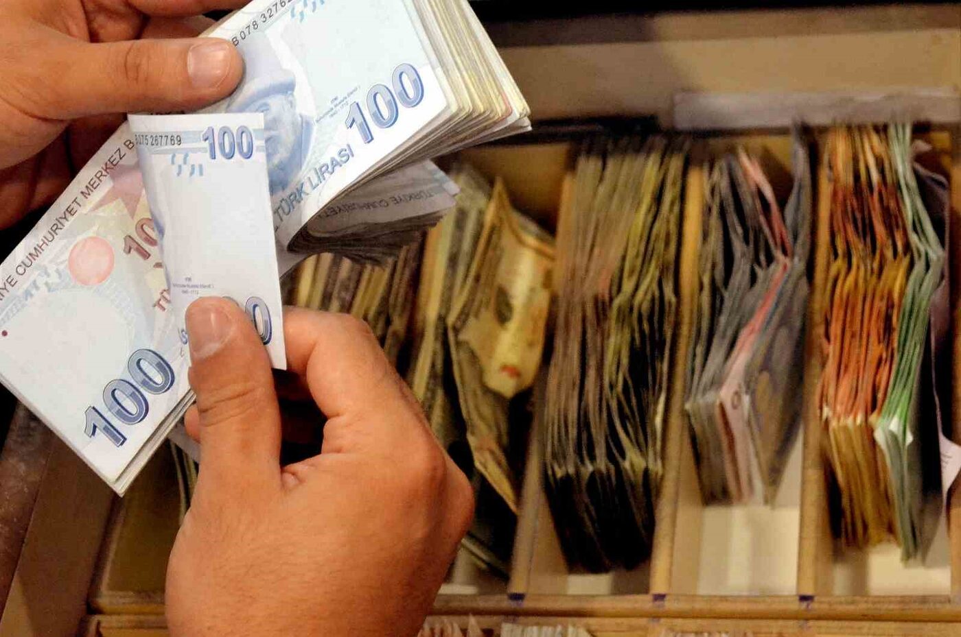 Merkez Bankası ve BDDK verilerine göre, kredi kartı ve krediler