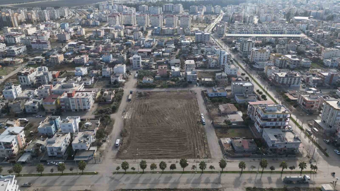 Ceyhan Belediye Başkanı Kadir Aydar, ilçeye üçüncü kent meydanını kazandırmak