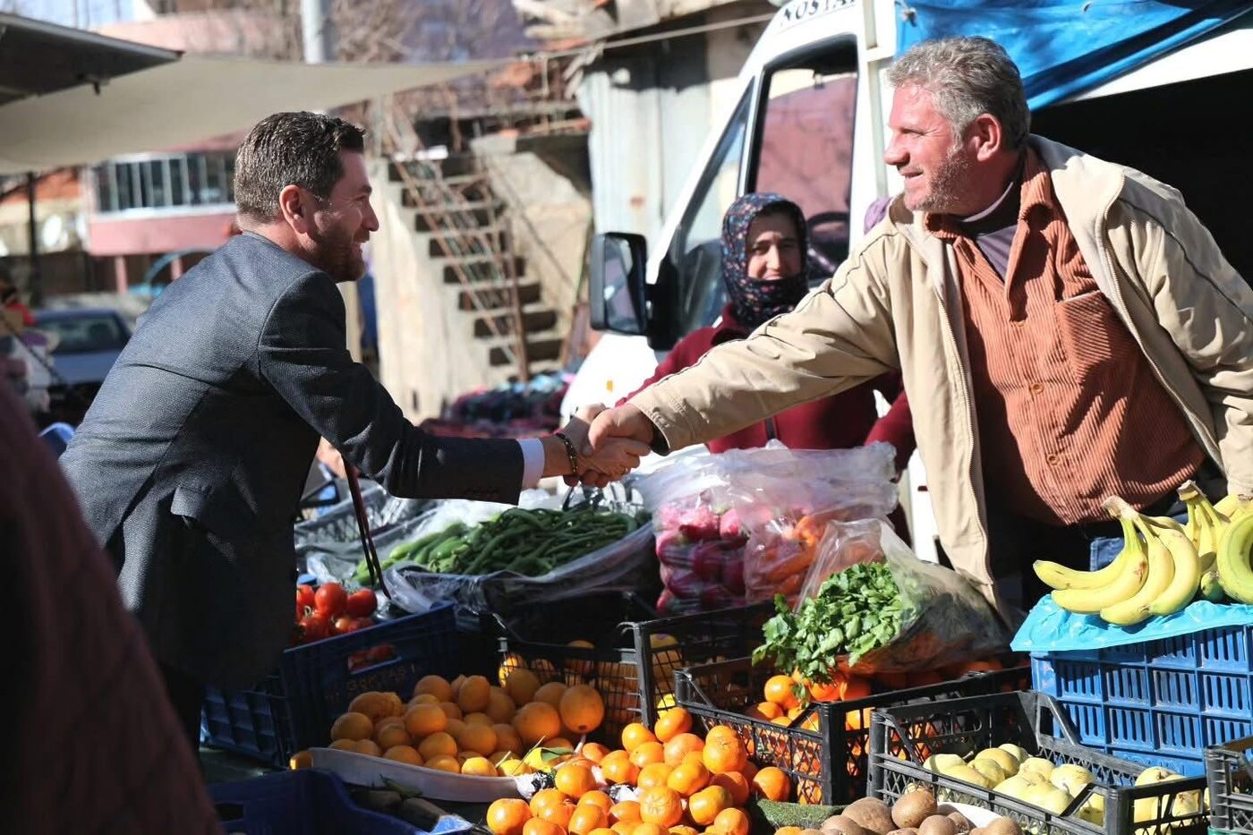 Denizli’nin Tavas Belediye Başkanı Kadir Tatık, Balkıca Mahallesi’nde vatandaşlarla bir