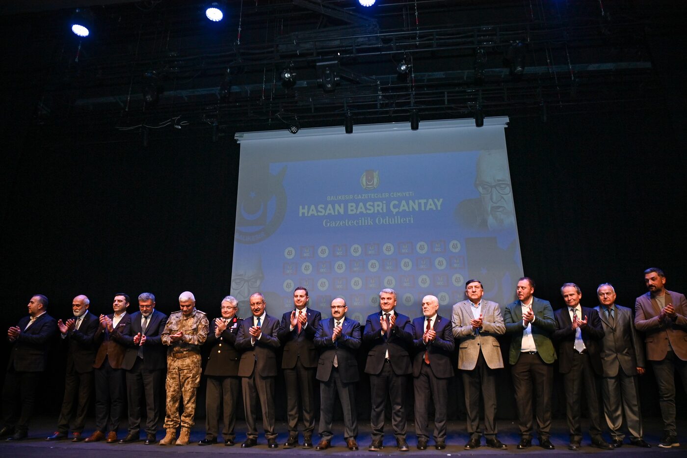 Balıkesir Gazeteciler Cemiyeti Hasan Basri Çantay Gazetecilik Ödül töreninde konuşan