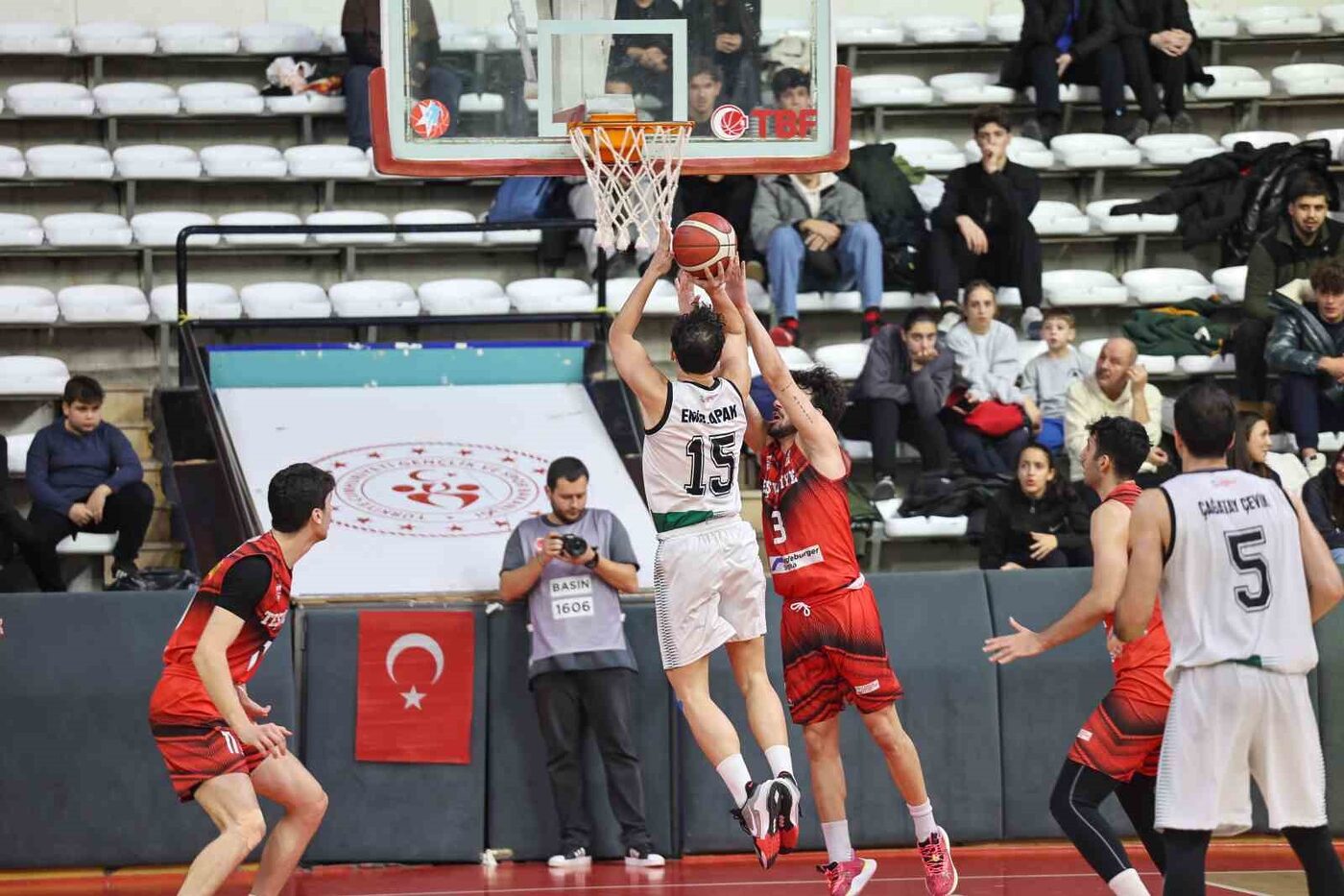 Erkekler Basketbol 2. Ligi 10. hafta karşılaşmasında Teşvikiye’yi ağırlayan Sakarya