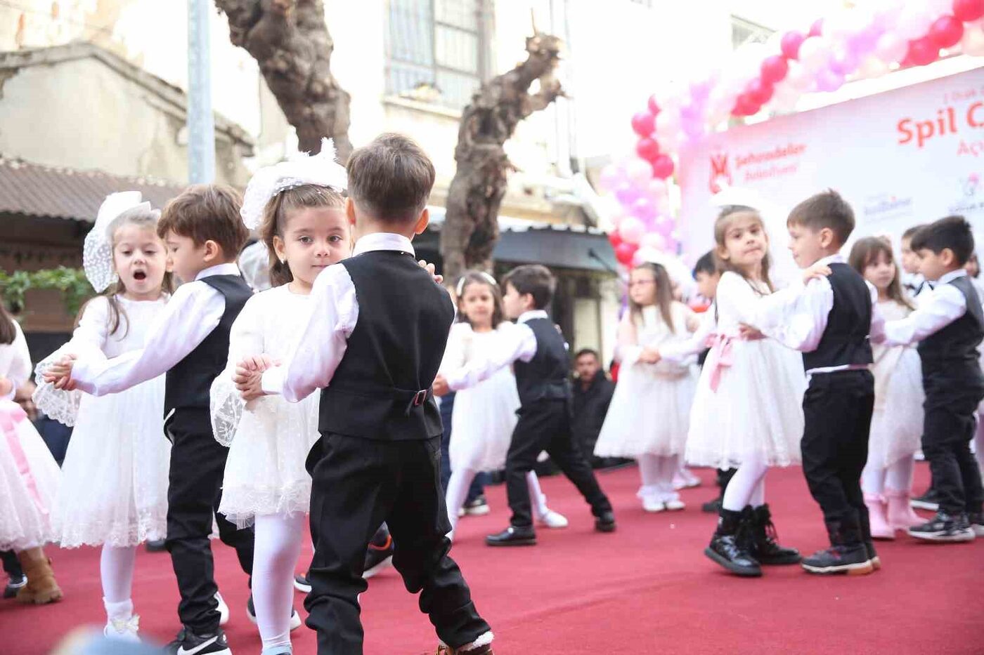 Cumhuriyet Halk Partisi Genel Başkanı Özgür Özel memleketi Manisa’da katıldığı